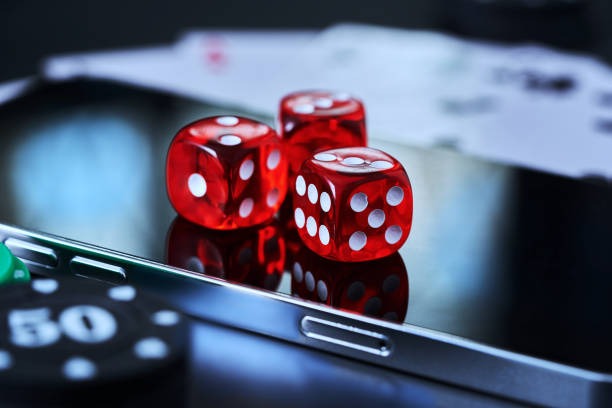 misterwin777 Lightning Dice live studio showing three dice, multiplier display, and payout table